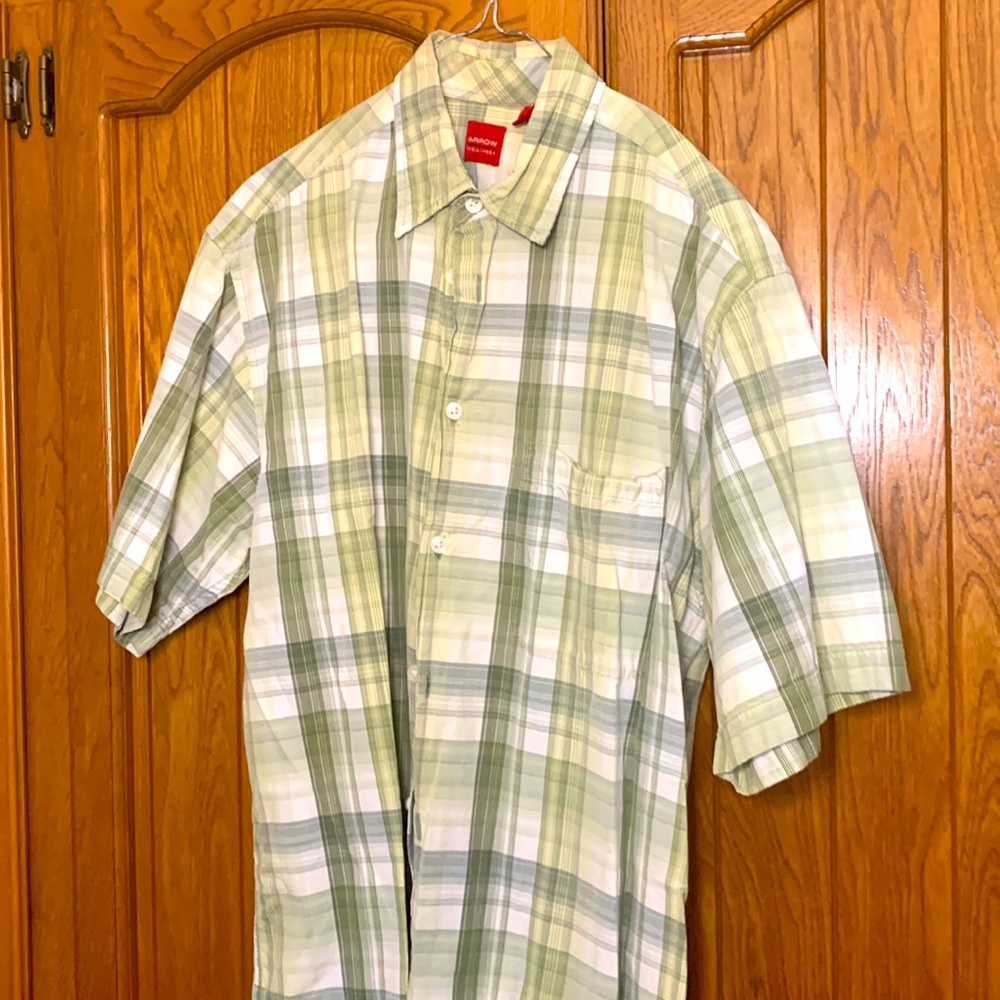 Arrow brand short sleeve shirt men’s M